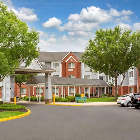 Microtel Inn & Suites By Wyndham Philadelphia Airport Bagian luar foto