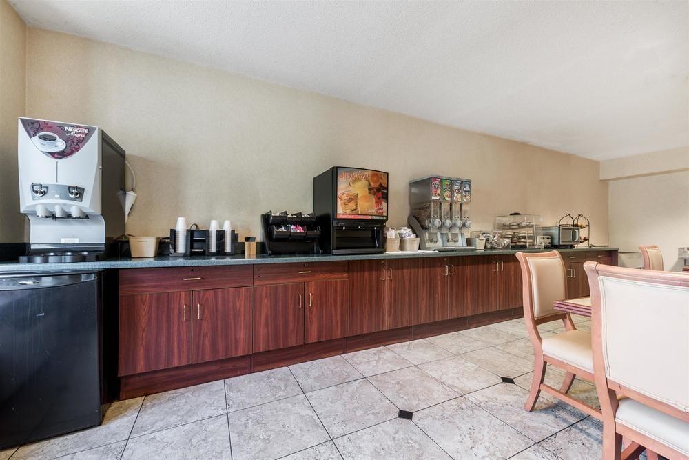 Microtel Inn & Suites By Wyndham Philadelphia Airport Bagian luar foto