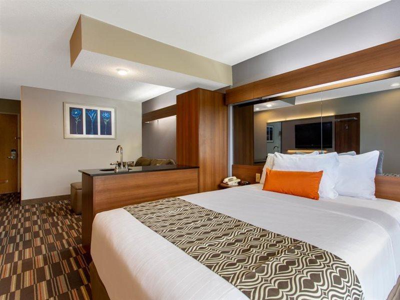 Microtel Inn & Suites By Wyndham Philadelphia Airport Bagian luar foto
