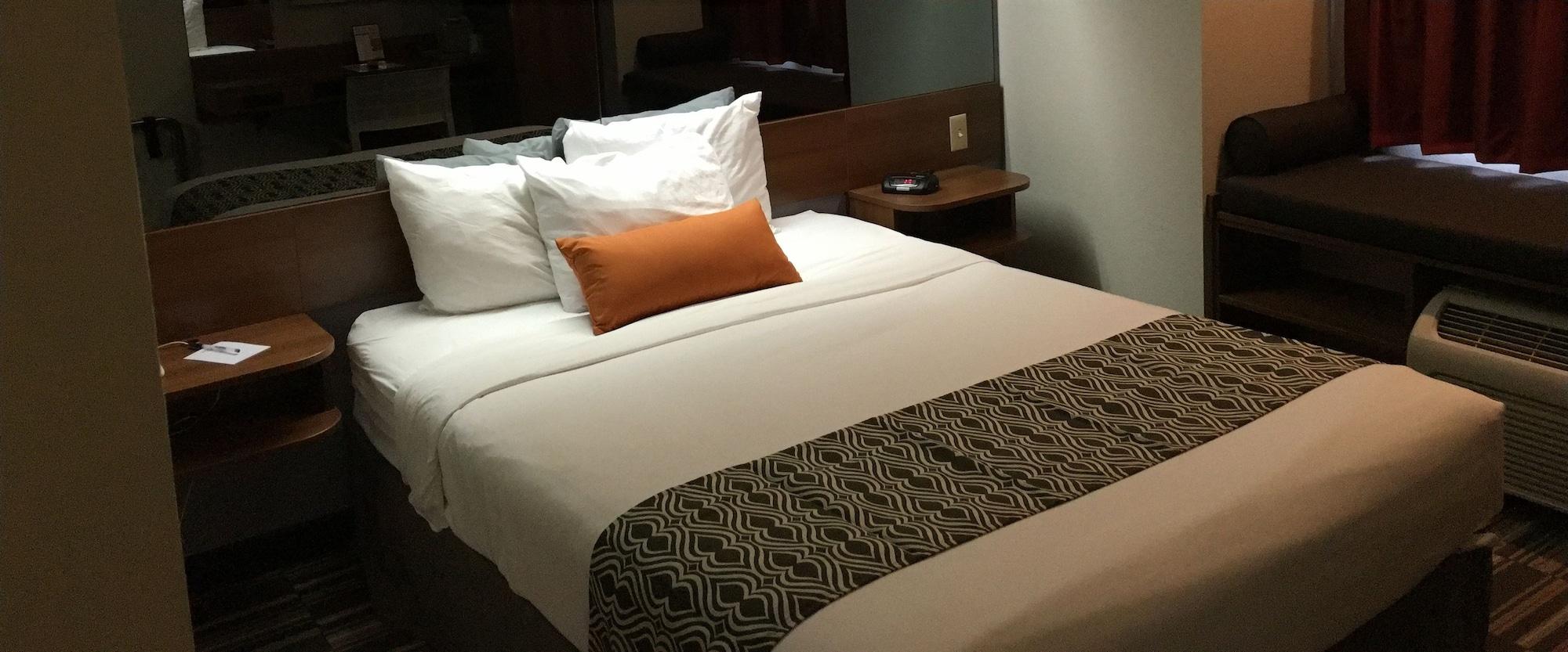 Microtel Inn & Suites By Wyndham Philadelphia Airport Bagian luar foto