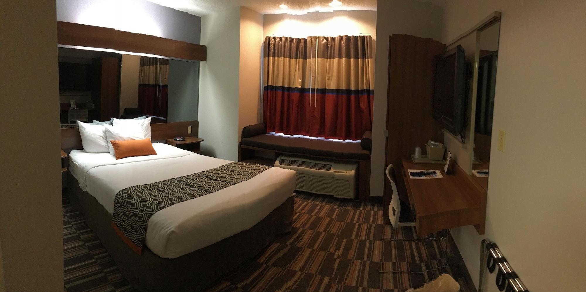 Microtel Inn & Suites By Wyndham Philadelphia Airport Bagian luar foto
