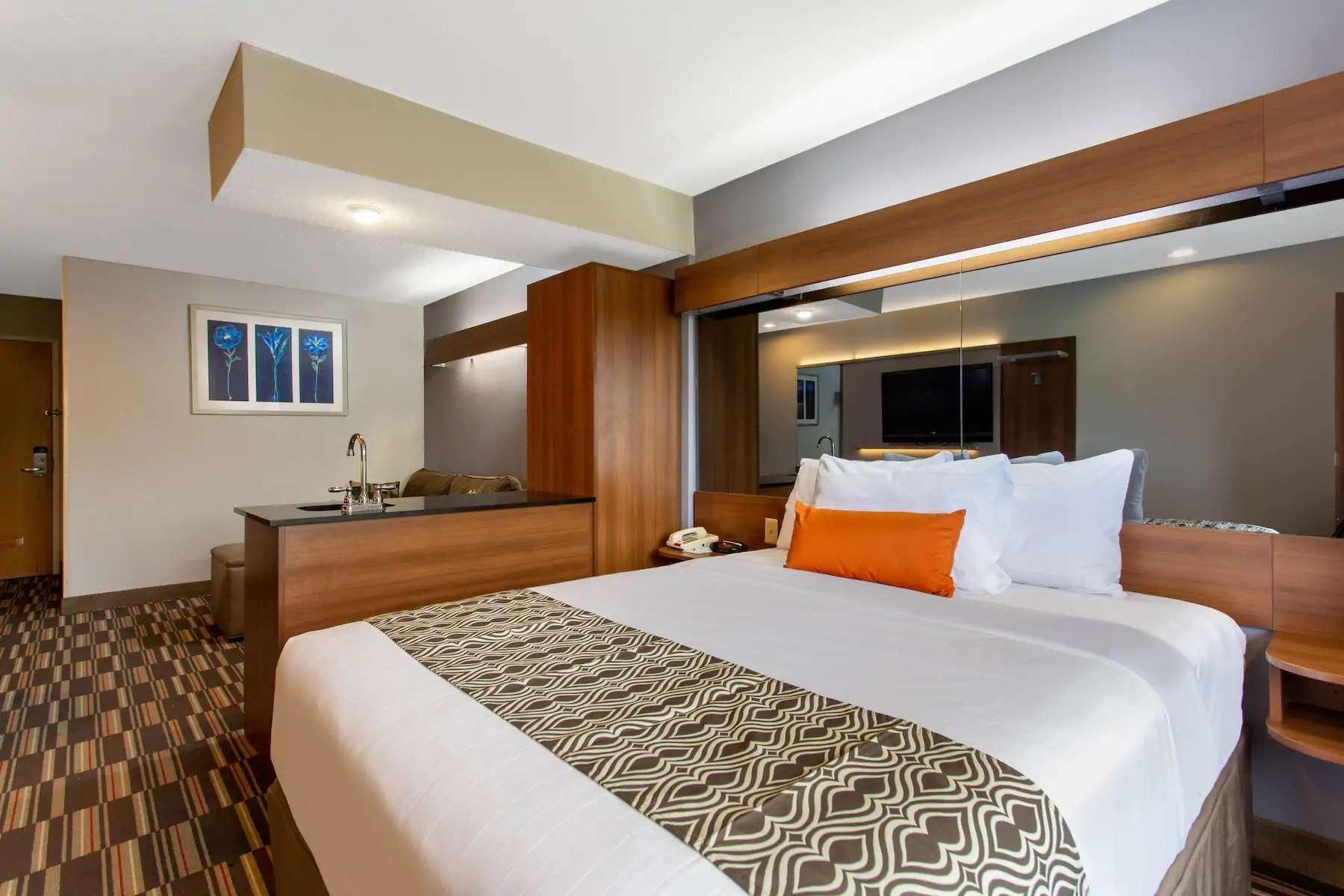 Microtel Inn & Suites By Wyndham Philadelphia Airport Bagian luar foto