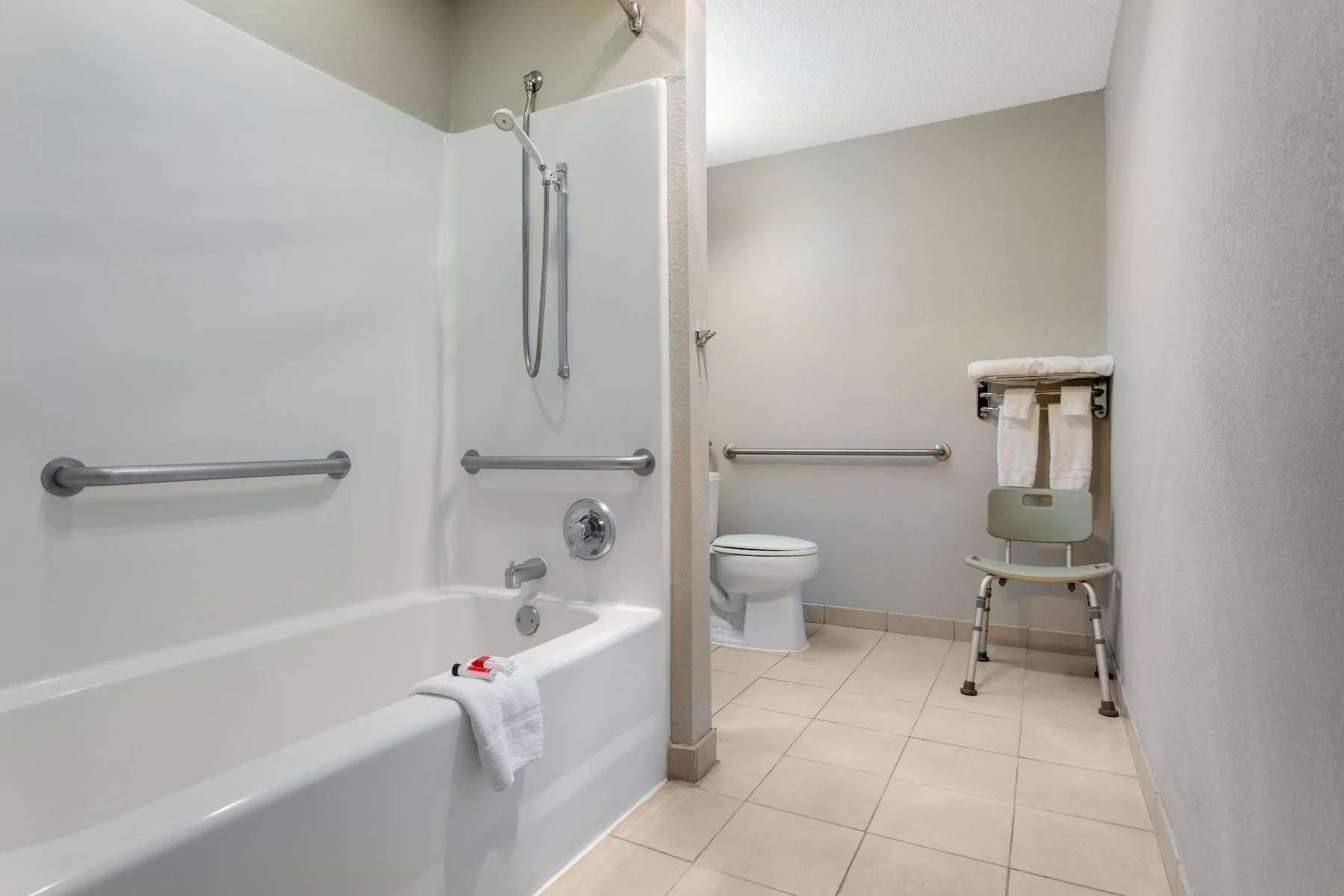 Microtel Inn & Suites By Wyndham Philadelphia Airport Bagian luar foto