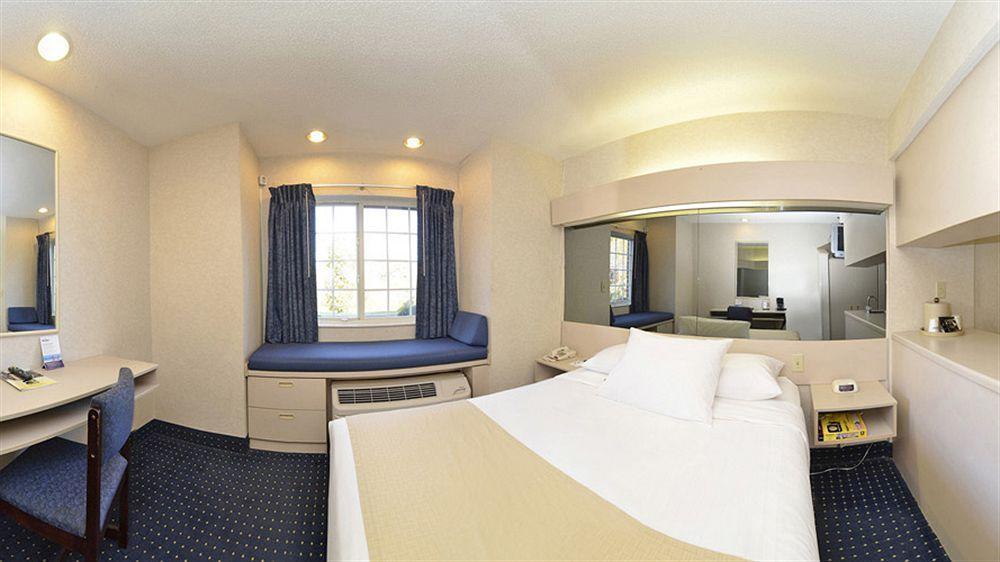Microtel Inn & Suites By Wyndham Philadelphia Airport Bagian luar foto