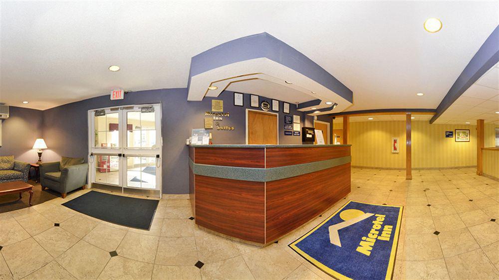 Microtel Inn & Suites By Wyndham Philadelphia Airport Bagian luar foto