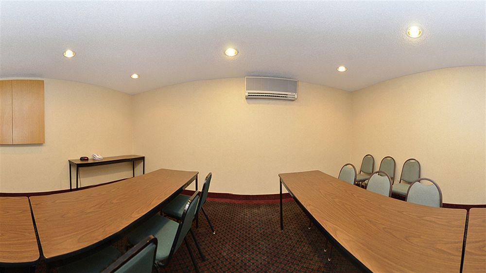 Microtel Inn & Suites By Wyndham Philadelphia Airport Bagian luar foto